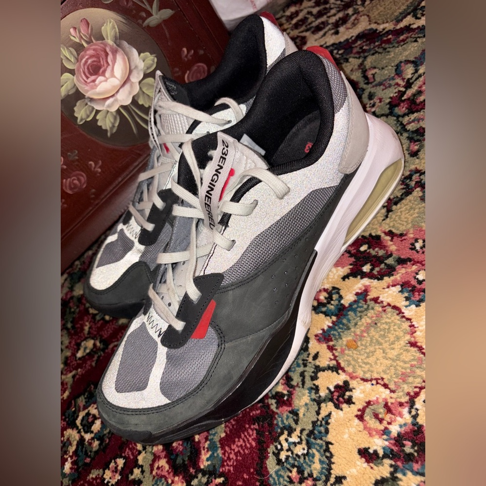 Jordan Air 200E black/smoke grey red men’s